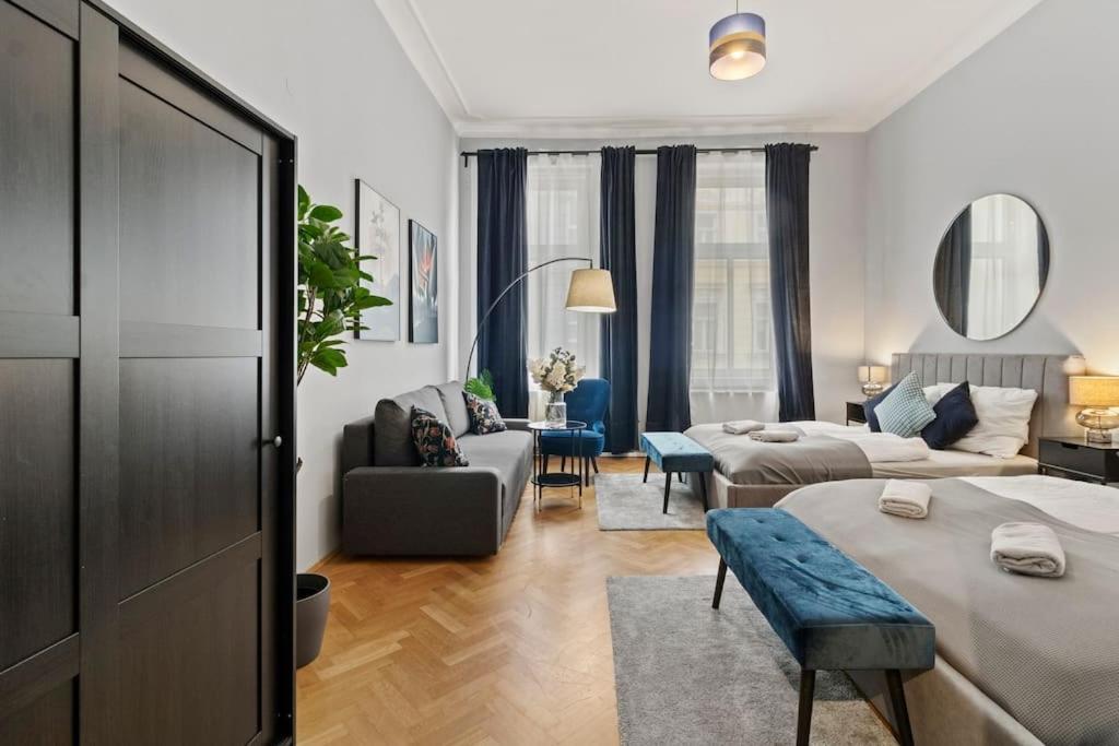 Very Spacious 4br Close To Matzleinsdorferplatz * Wien