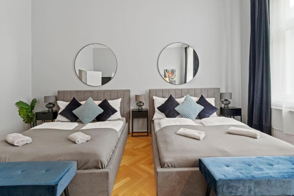 Very Spacious 4br Close To Matzleinsdorferplatz Apartment