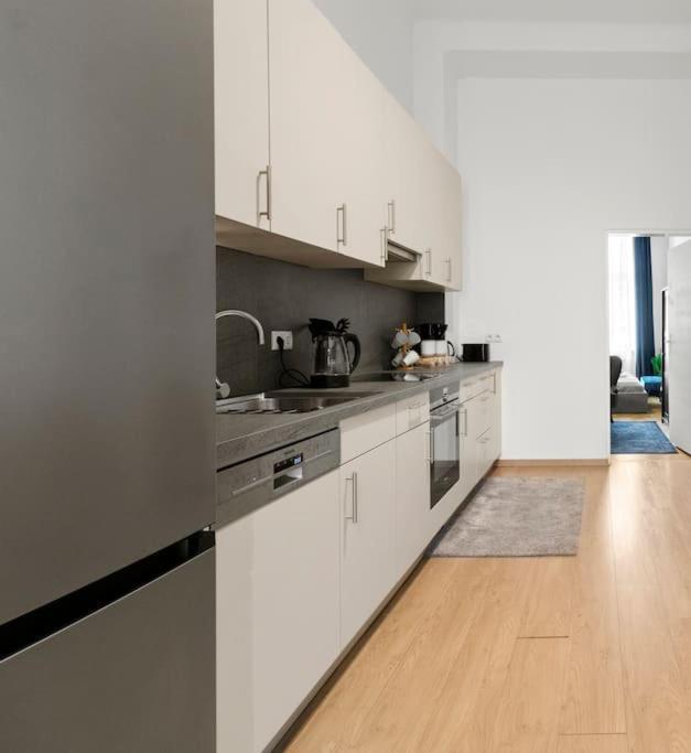 Apartment Very Spacious 4br Close To Matzleinsdorferplatz Wien