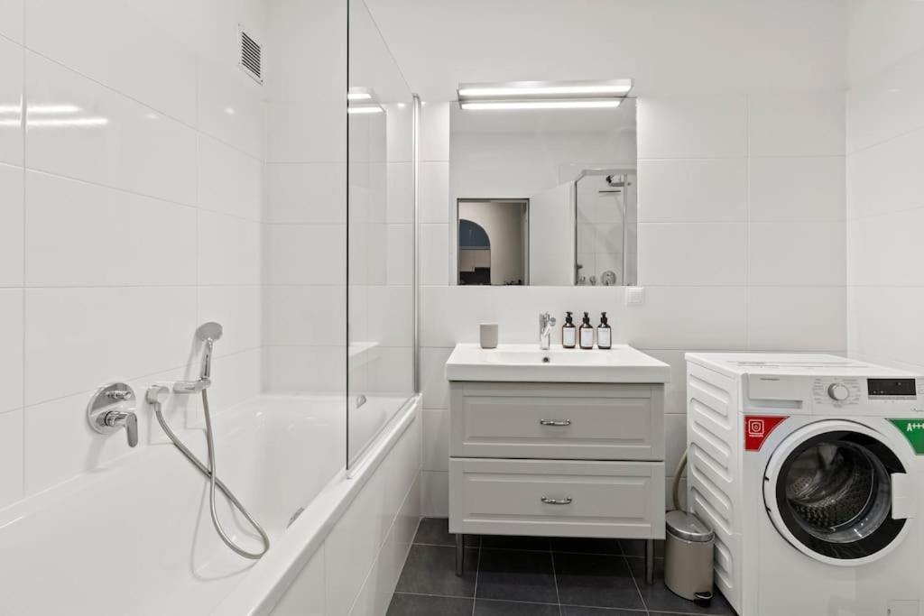 Apartment Very Spacious 4br Close To Matzleinsdorferplatz *