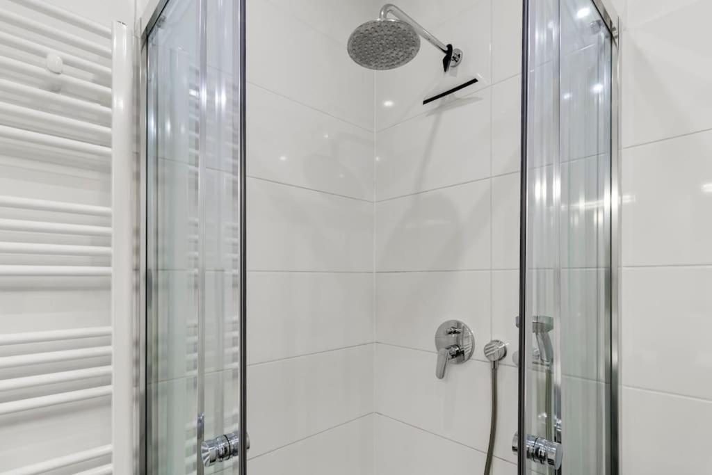 Very Spacious 4br Close To Matzleinsdorferplatz Apartment Wien