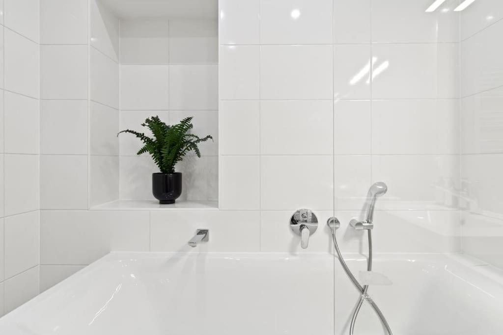 Very Spacious 4br Close To Matzleinsdorferplatz Wien