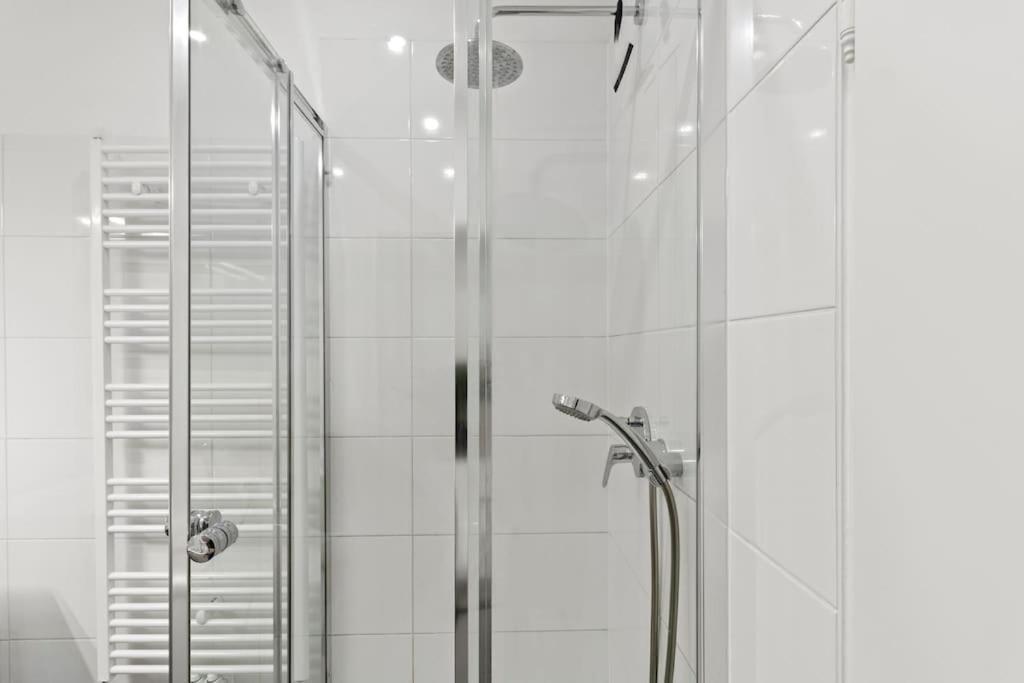 Apartment Very Spacious 4br Close To Matzleinsdorferplatz *