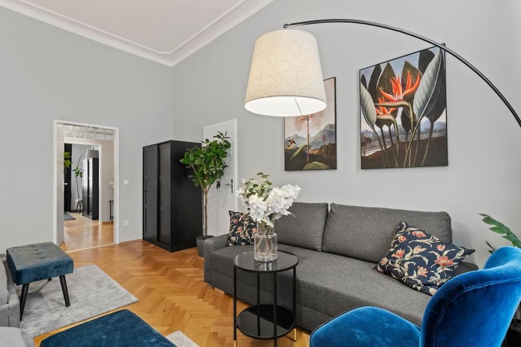 Apartment Very Spacious 4br Close To Matzleinsdorferplatz Wien